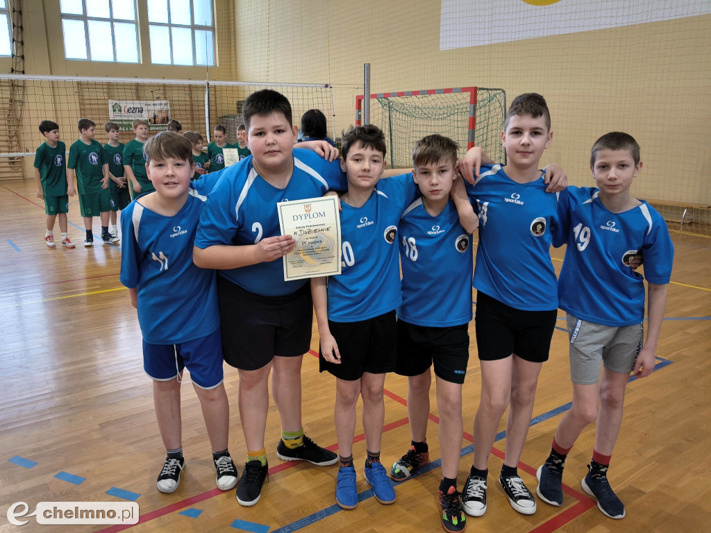 „Igrzyska Dzieci”. Cały powiat grał w siatkówkę w Stolnie!