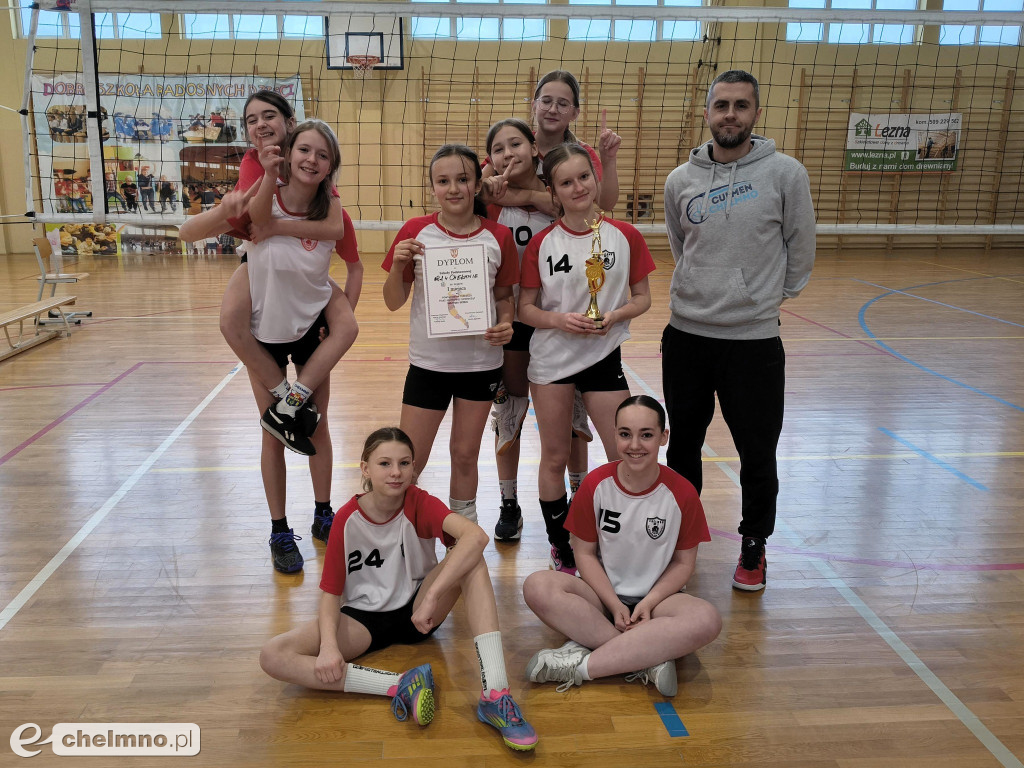 „Igrzyska Dzieci”. Cały powiat grał w siatkówkę w Stolnie!