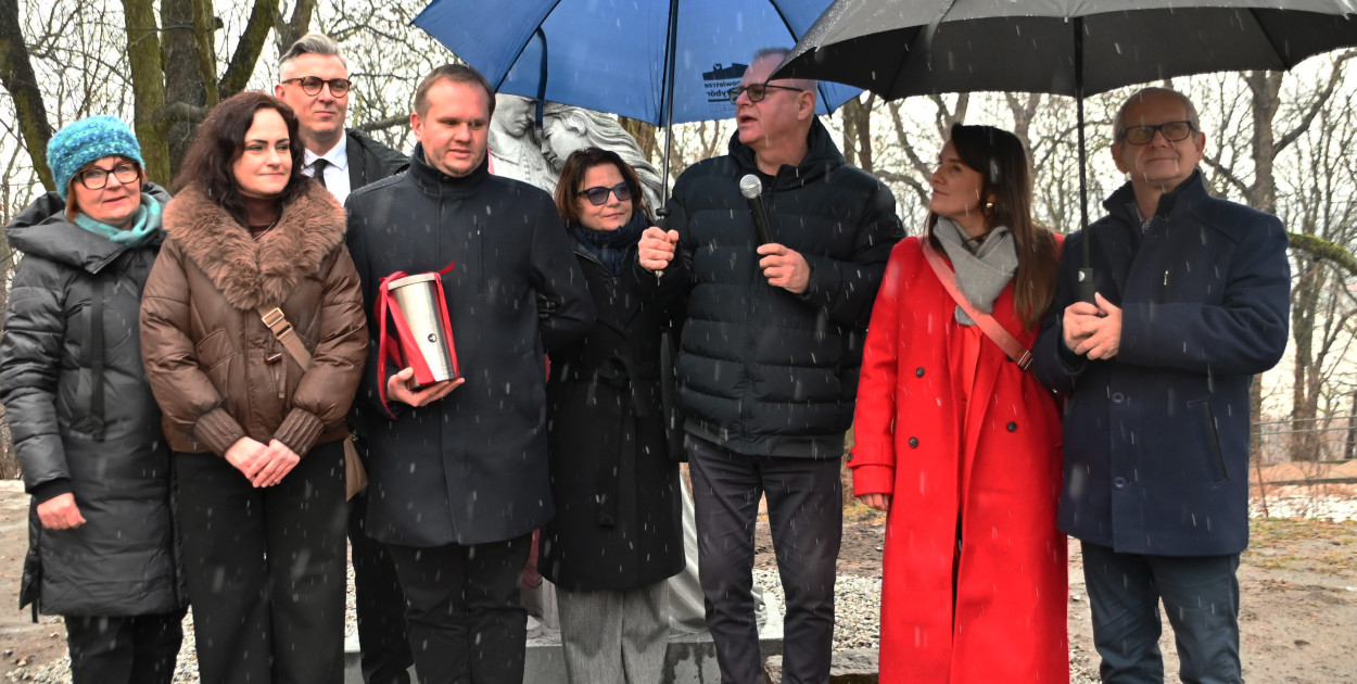 Odsłonięcie pomnika zakochanych Krystyny i Kaspra