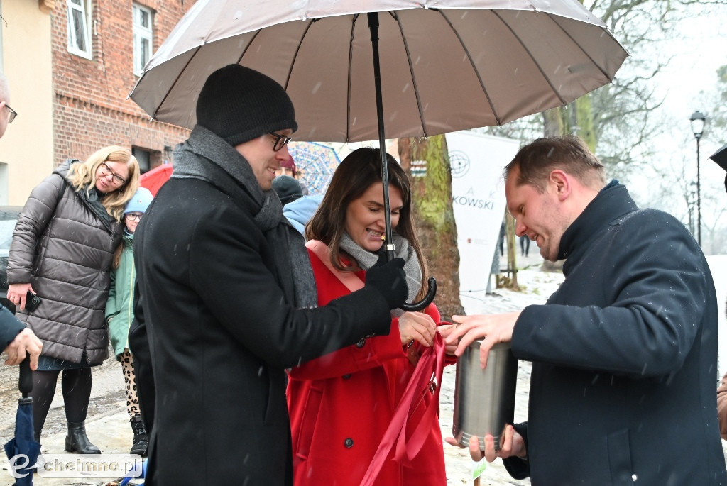 Odsłonięcie pomnika zakochanych Krystyny i Kaspra