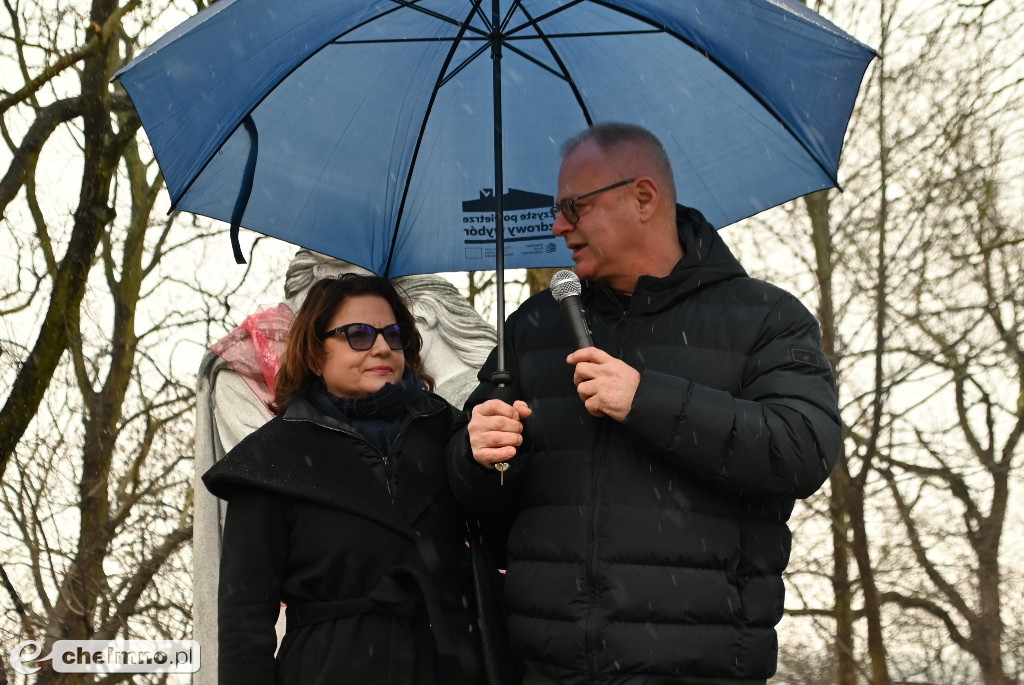 Odsłonięcie pomnika zakochanych Krystyny i Kaspra