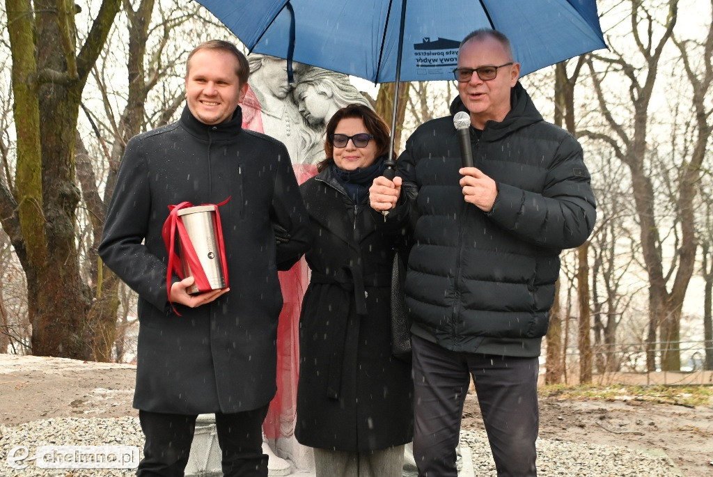 Odsłonięcie pomnika zakochanych Krystyny i Kaspra