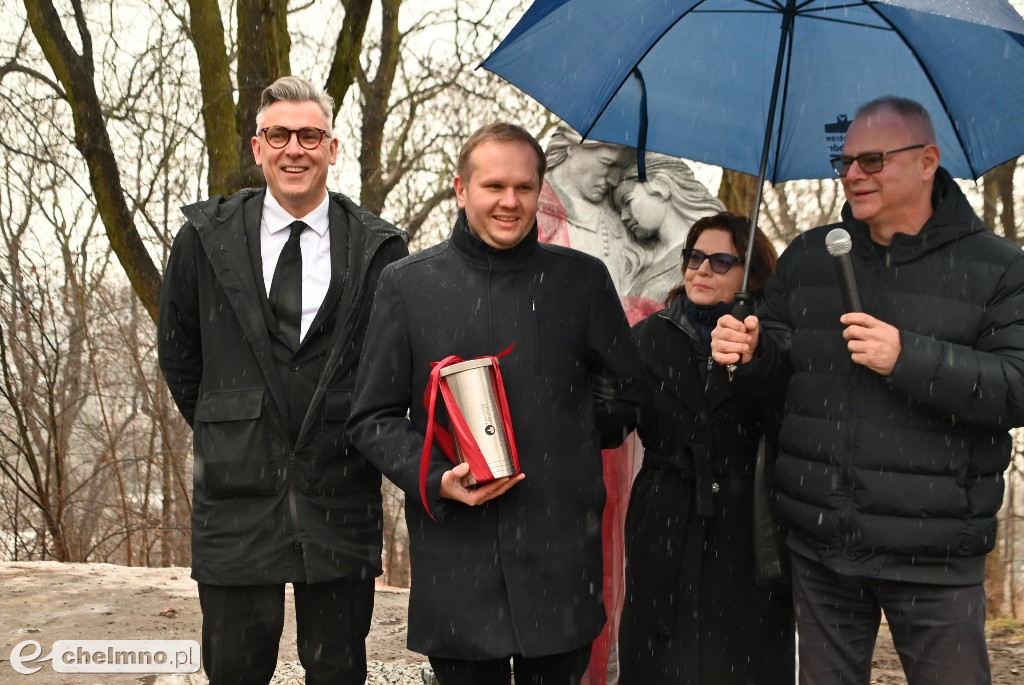 Odsłonięcie pomnika zakochanych Krystyny i Kaspra