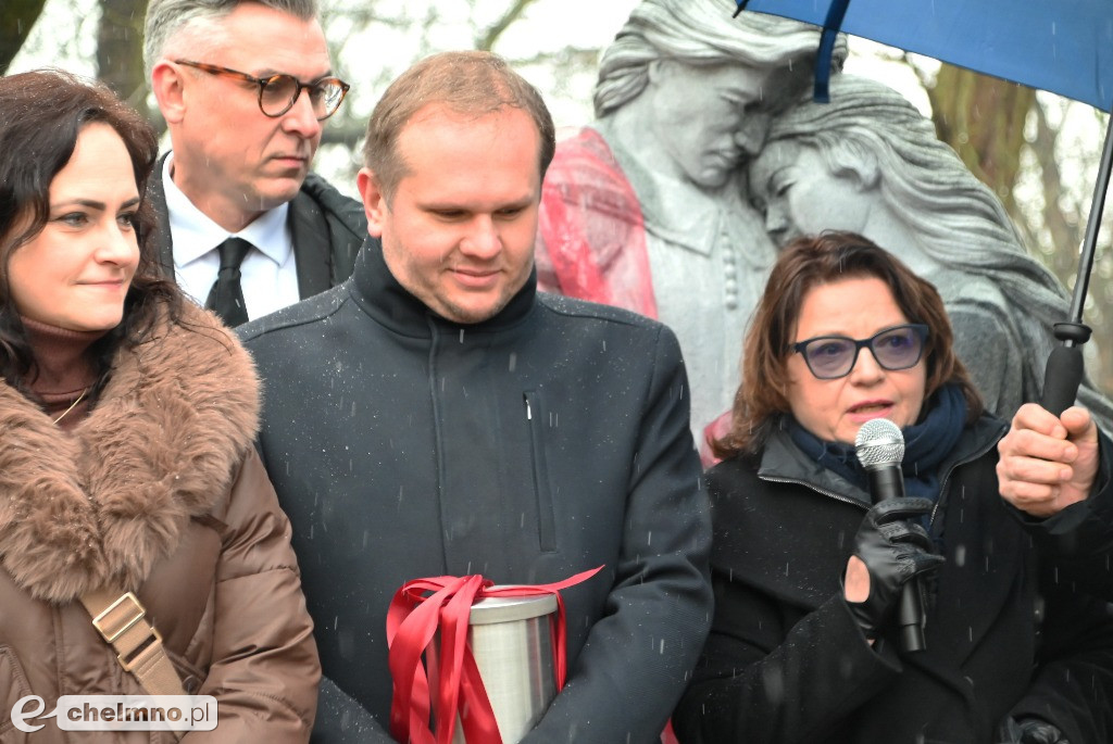 Odsłonięcie pomnika zakochanych Krystyny i Kaspra