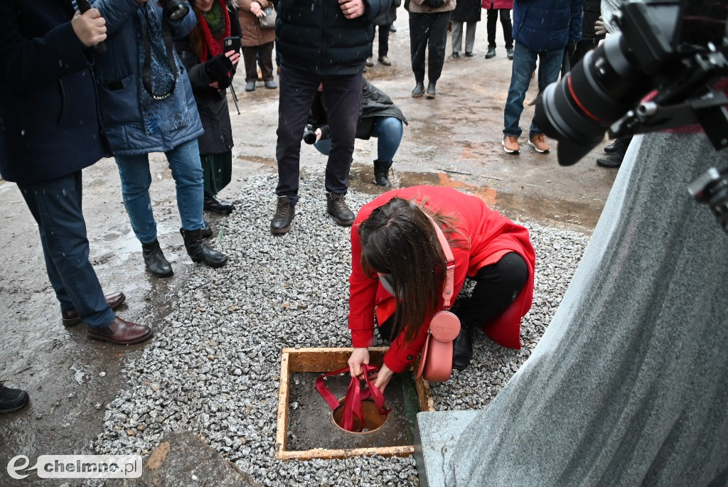 Odsłonięcie pomnika zakochanych Krystyny i Kaspra