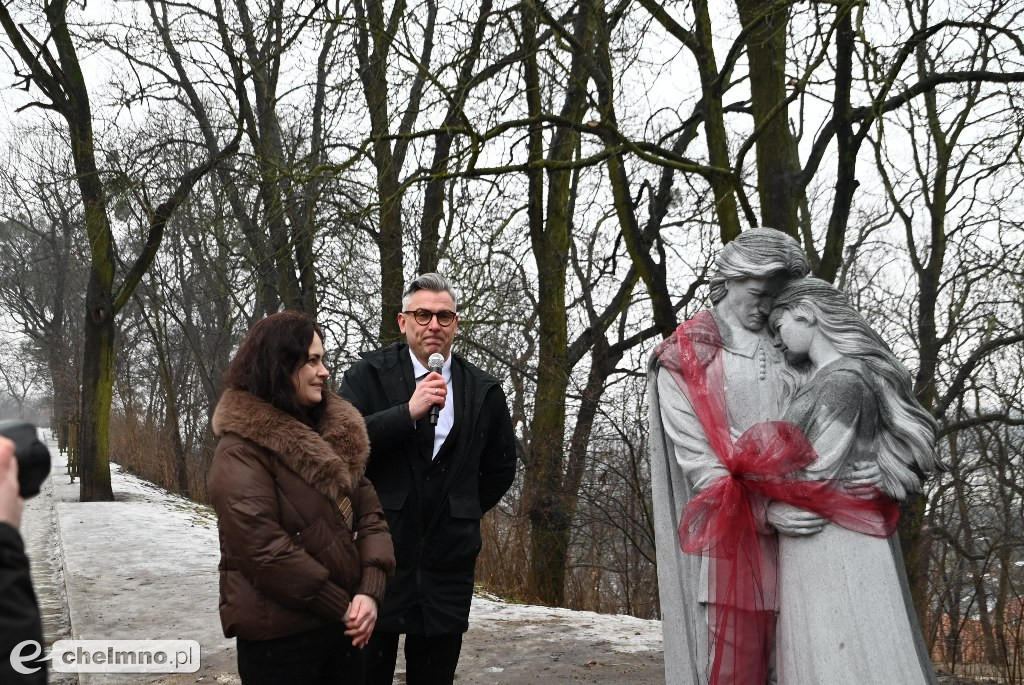 Odsłonięcie pomnika zakochanych Krystyny i Kaspra
