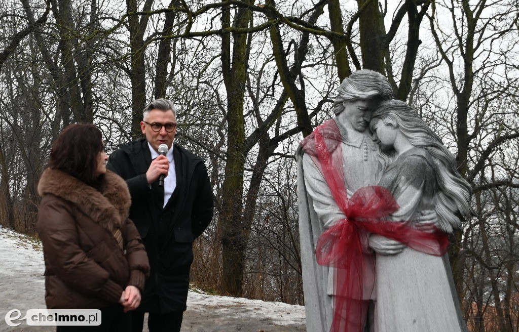 Odsłonięcie pomnika zakochanych Krystyny i Kaspra