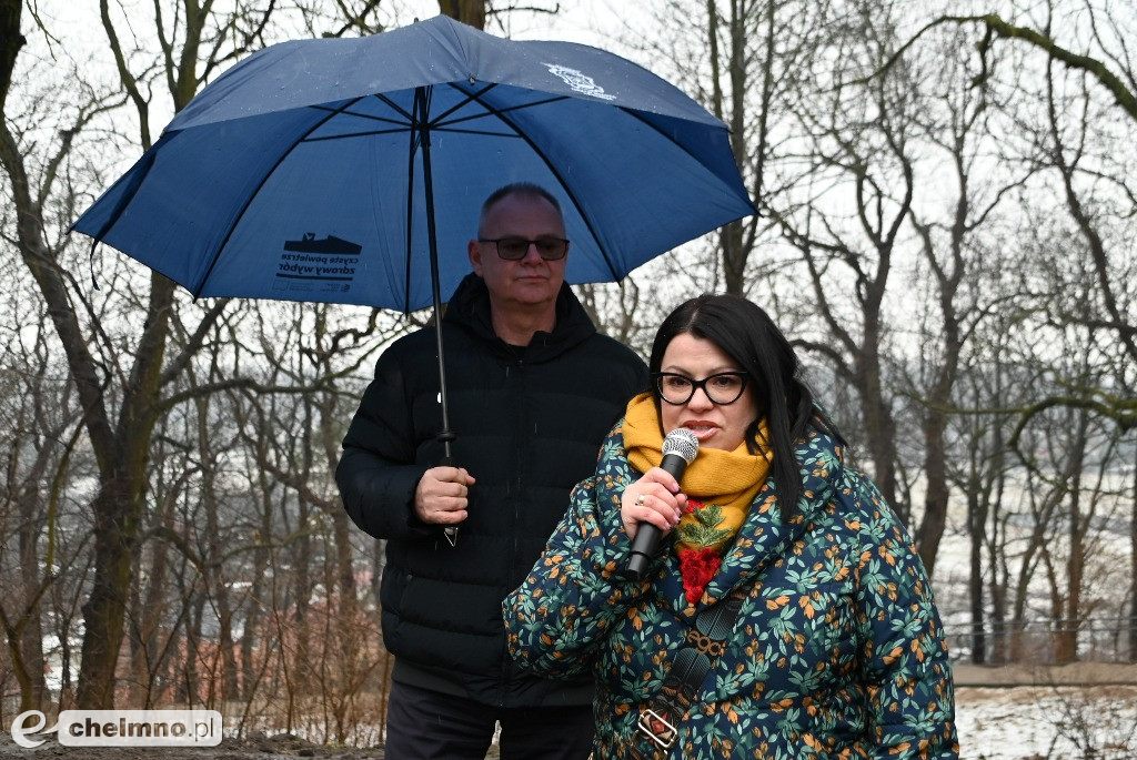 Odsłonięcie pomnika zakochanych Krystyny i Kaspra