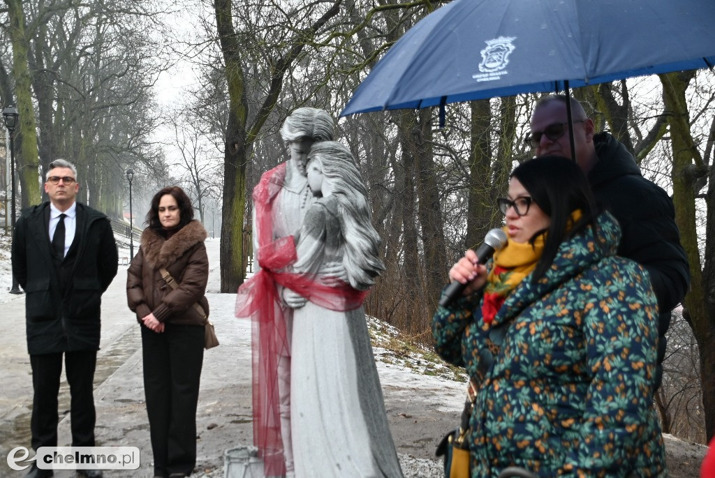 Odsłonięcie pomnika zakochanych Krystyny i Kaspra