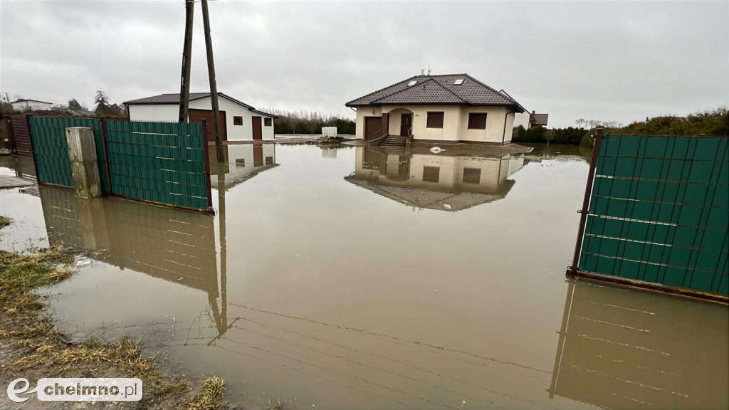 Strażacy walczą z podtopieniami