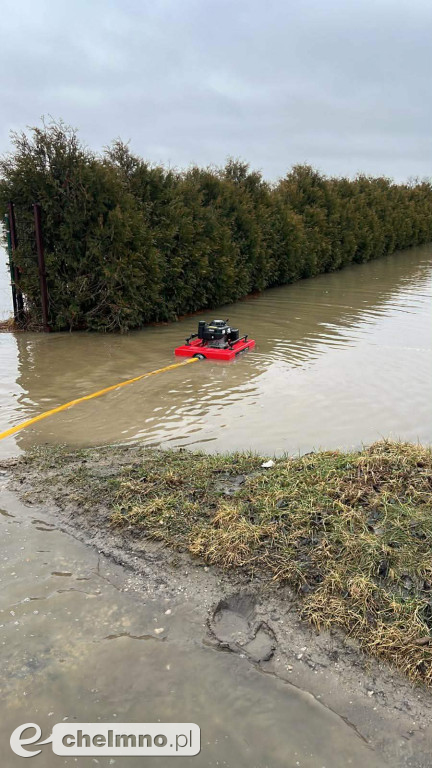 Strażacy walczą z podtopieniami