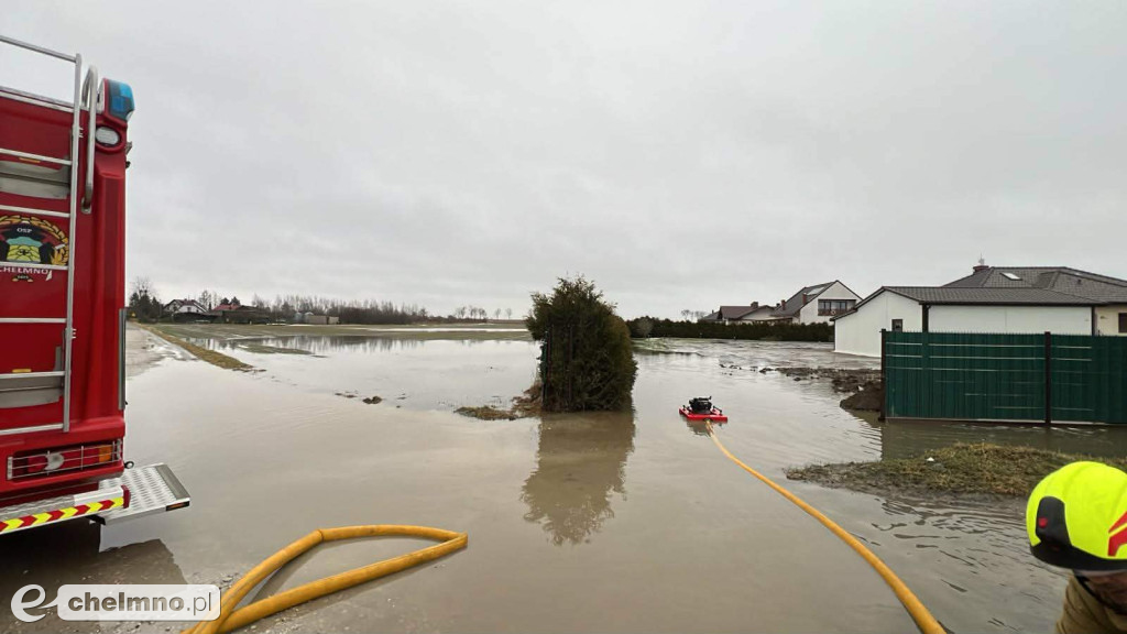 Strażacy walczą z podtopieniami