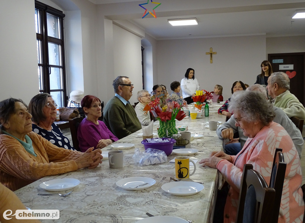 Czujki czadu dla seniorów z Domu Pomocy w Chełmnie