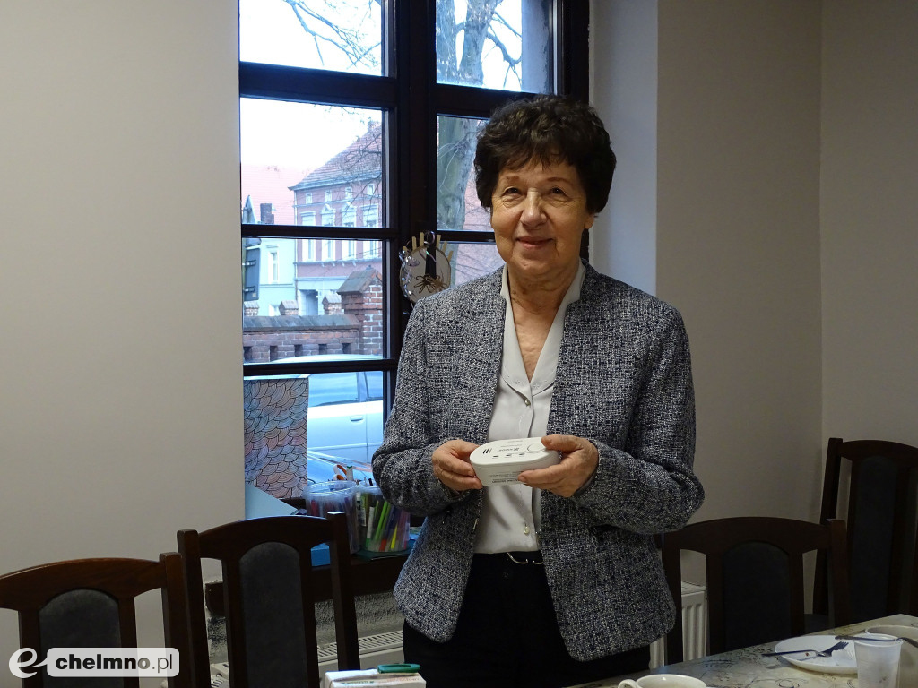 Czujki czadu dla seniorów z Domu Pomocy w Chełmnie