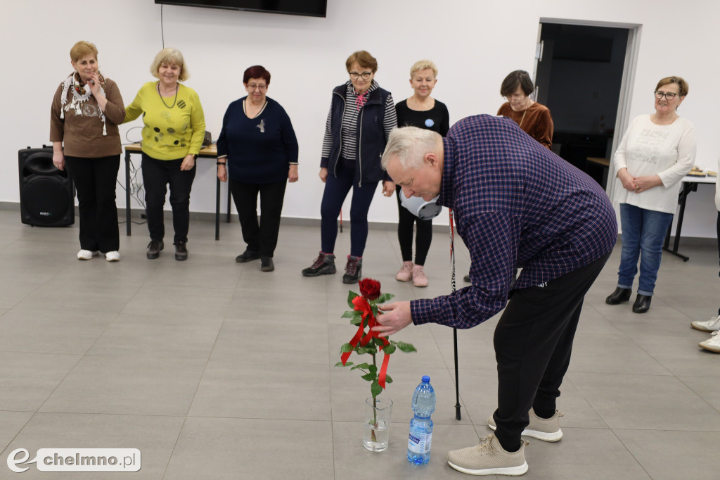 Dzień w Klubie Seniora rozpoczął się od ruchu