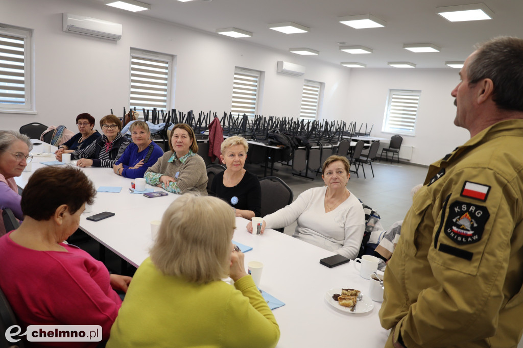 Dzień w Klubie Seniora rozpoczął się od ruchu