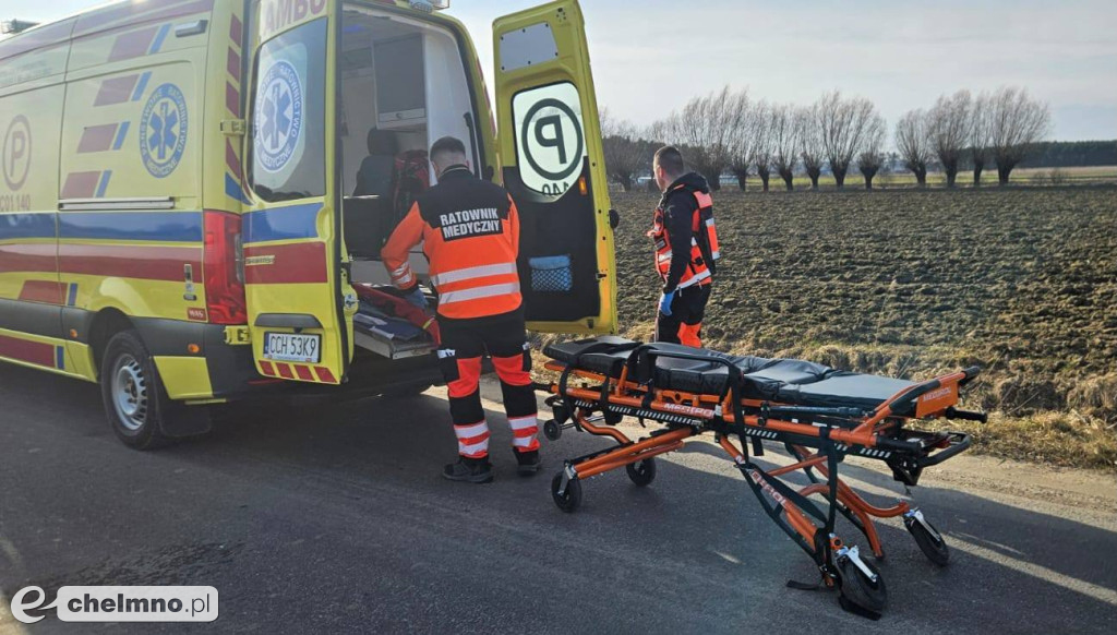 Upadek z motoroweru w Różnowie. Mężczyzna w rowie