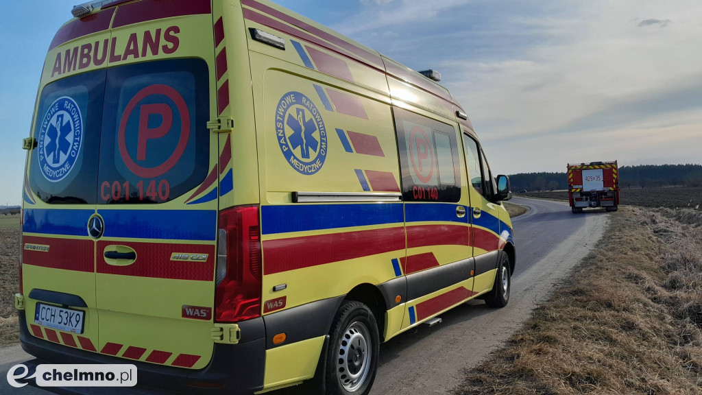 Upadek z motoroweru w Różnowie. Mężczyzna w rowie