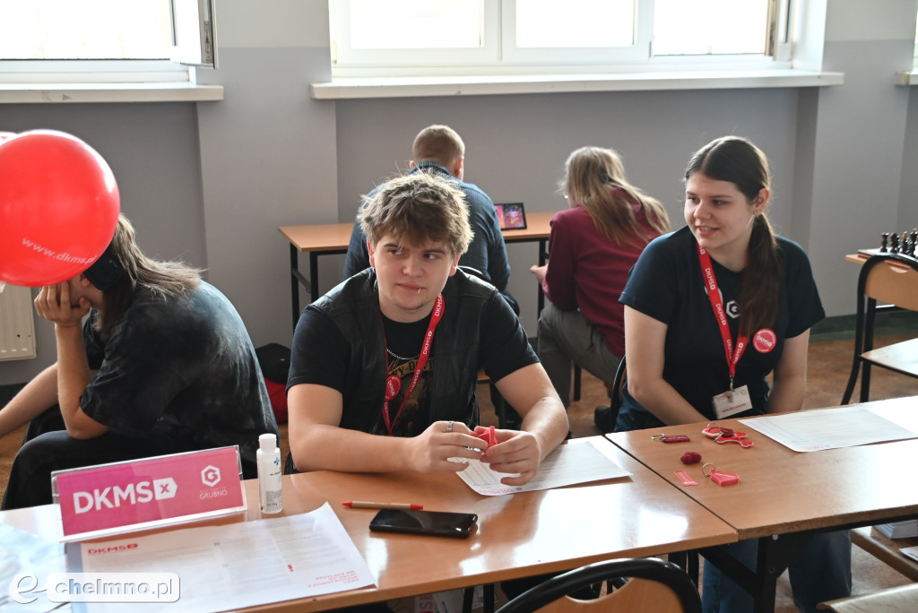 Tłumy uczniów na \