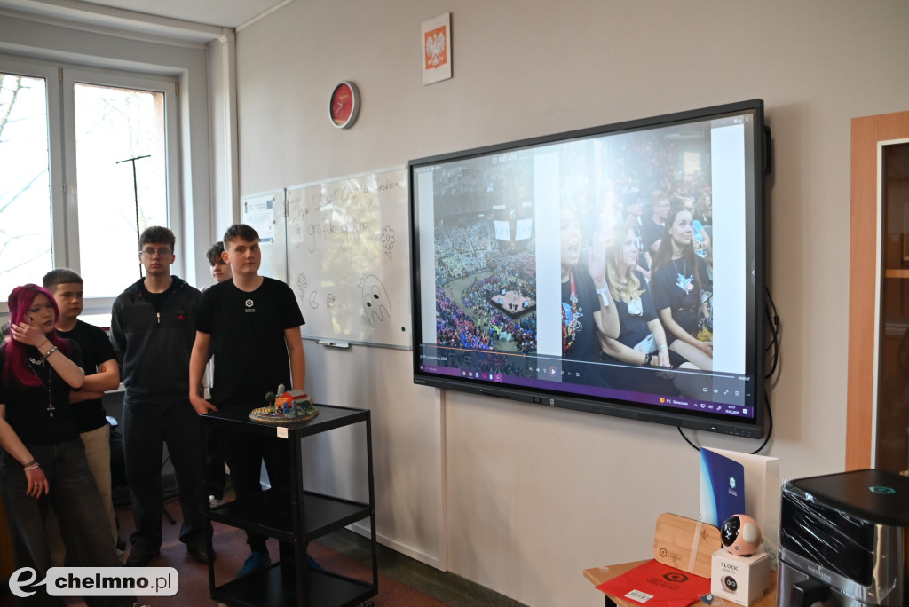 Tłumy uczniów na \