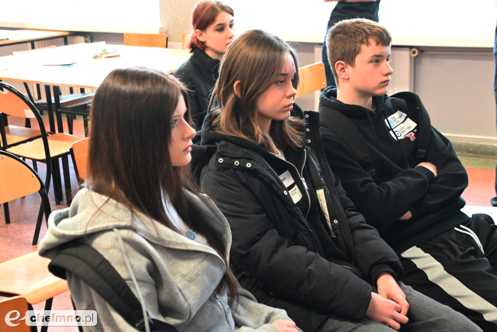 Tłumy uczniów na \