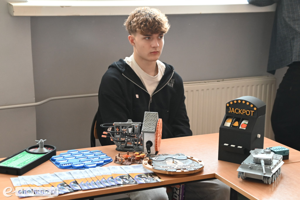 Tłumy uczniów na \