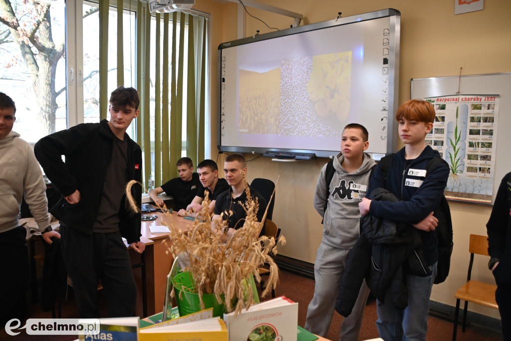 Tłumy uczniów na \