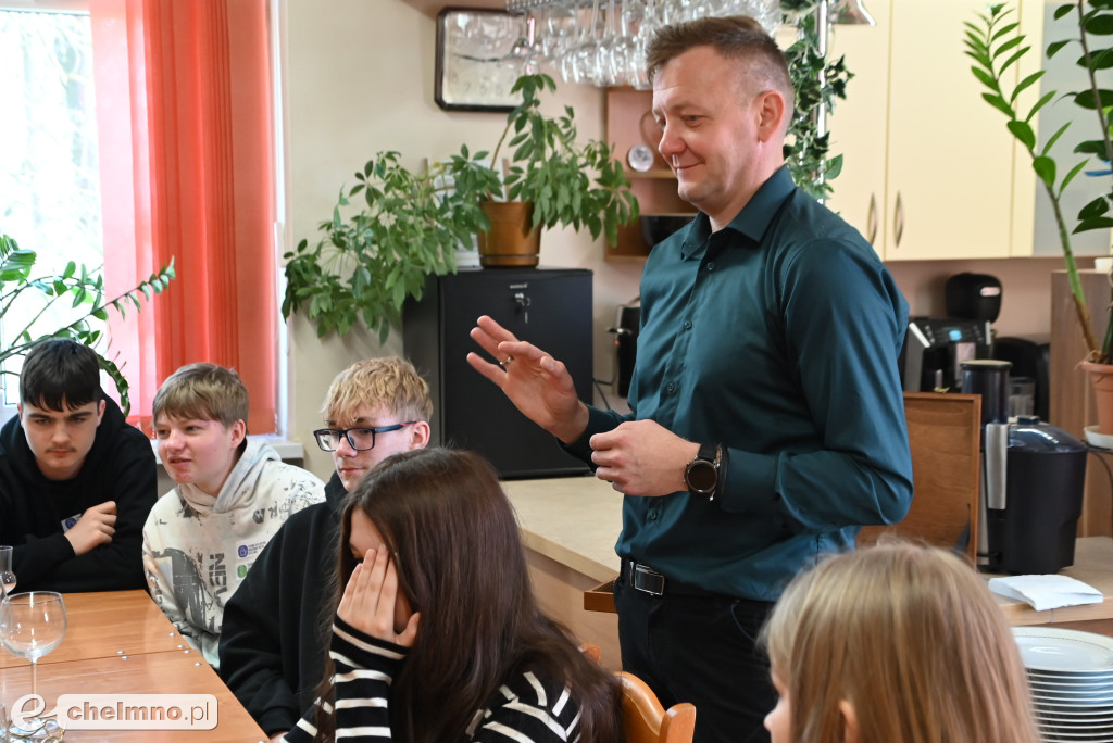 Tłumy uczniów na \