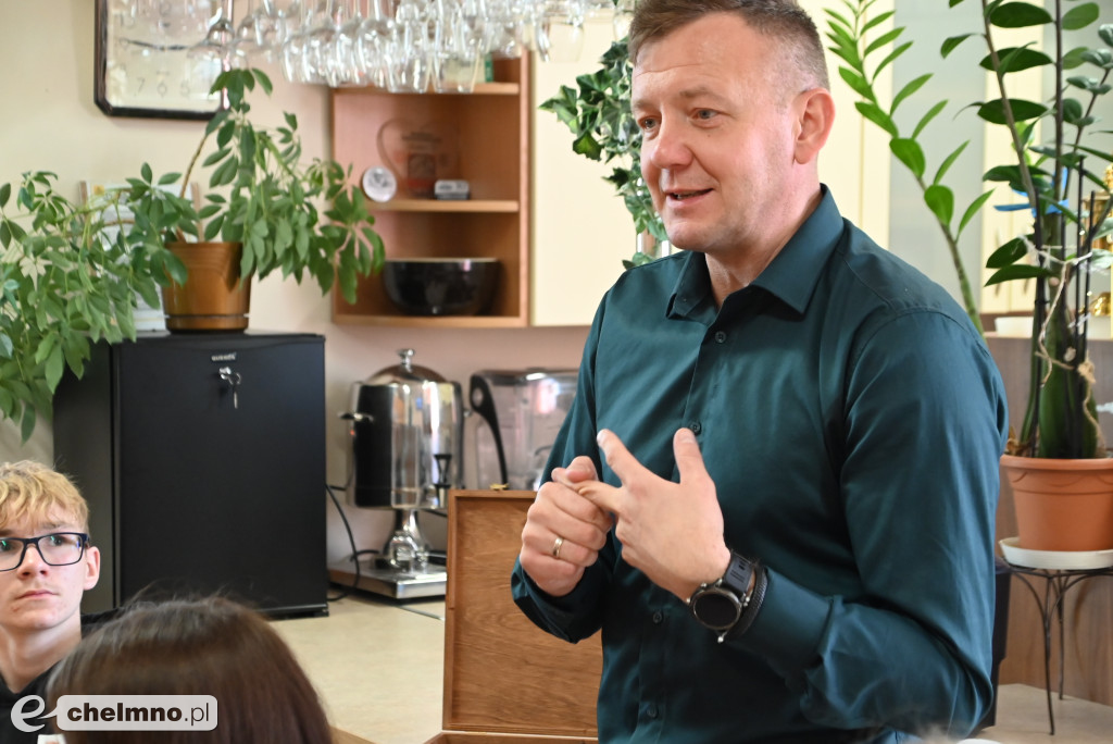 Tłumy uczniów na \