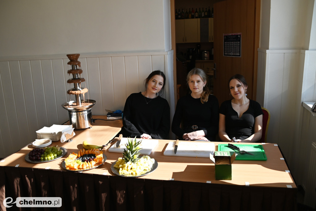 Tłumy uczniów na \