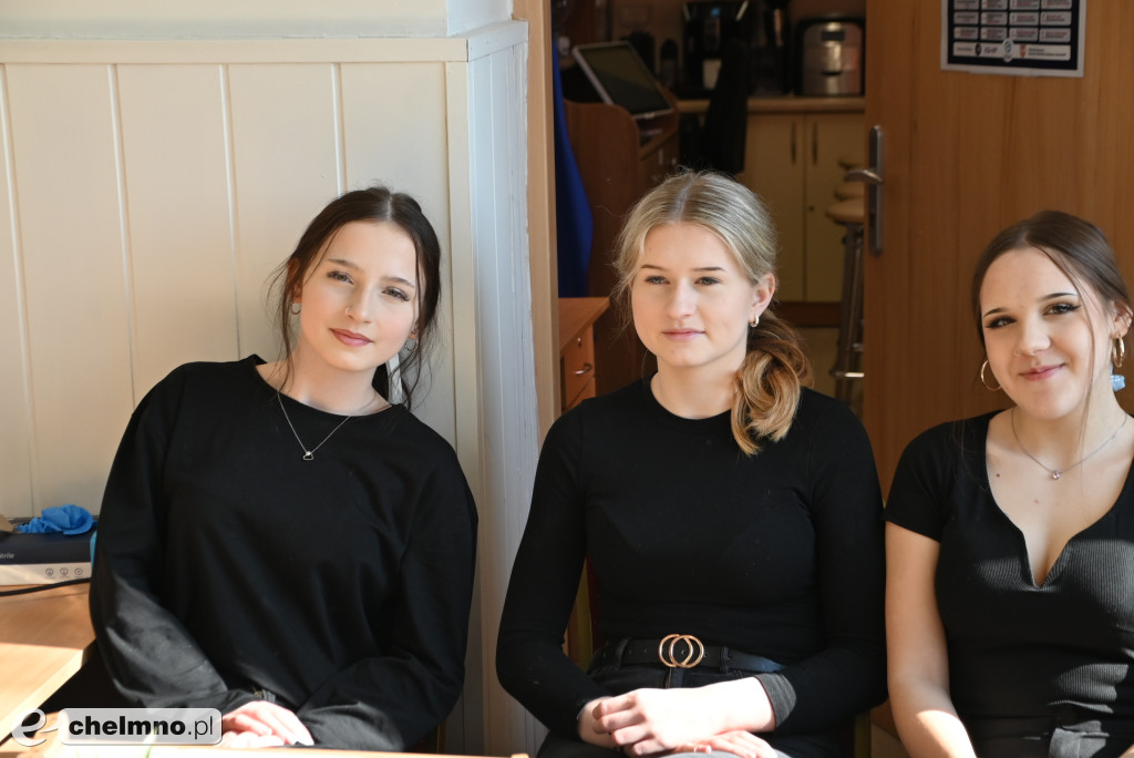 Tłumy uczniów na \