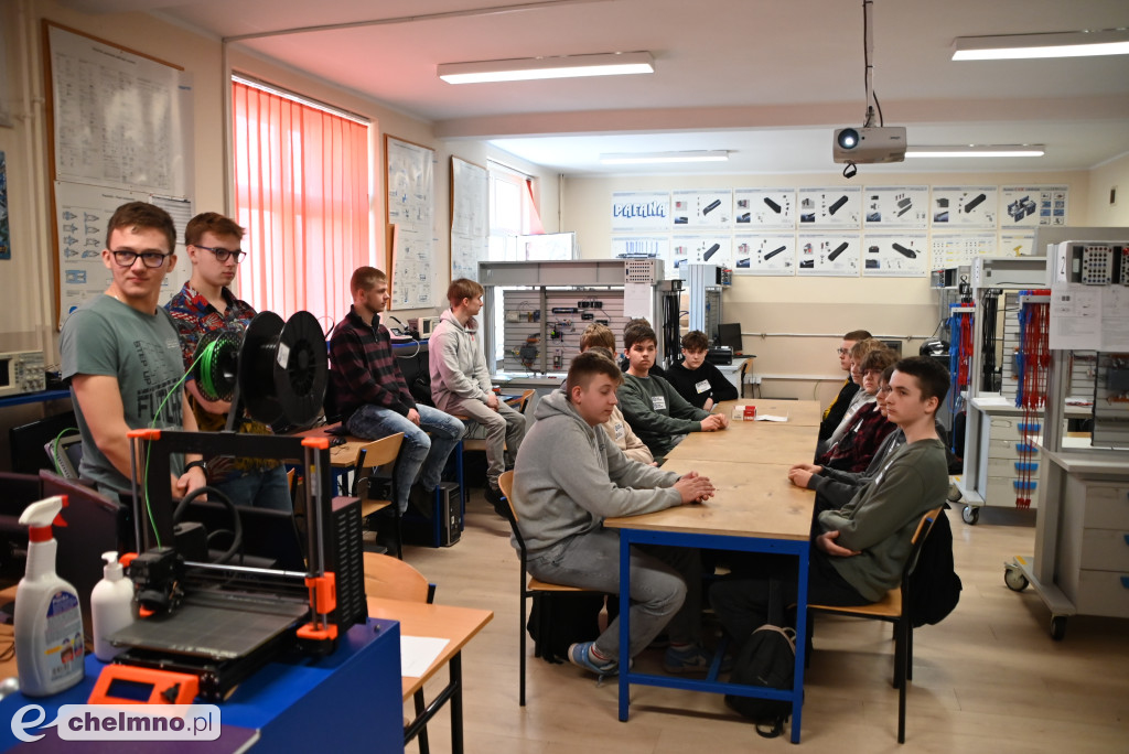 Tłumy uczniów na \