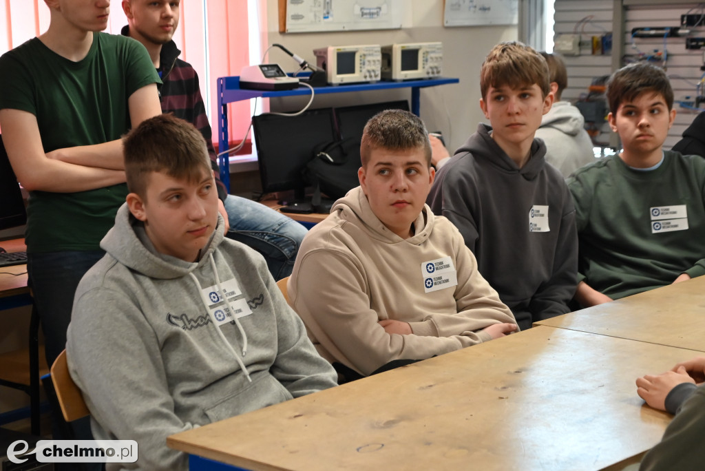 Tłumy uczniów na \