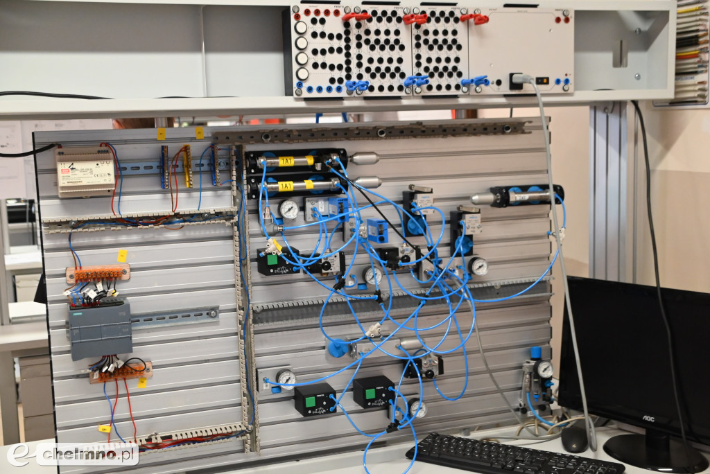 Tłumy uczniów na \