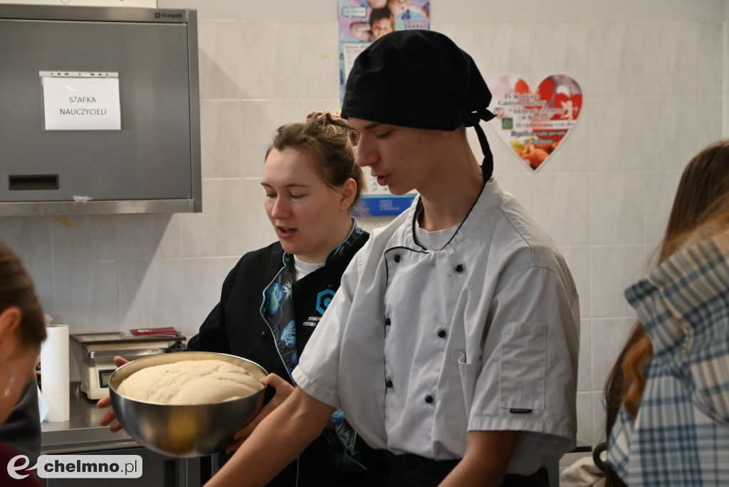 Tłumy uczniów na \