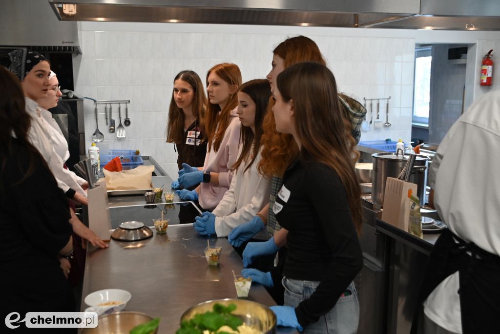 Tłumy uczniów na \