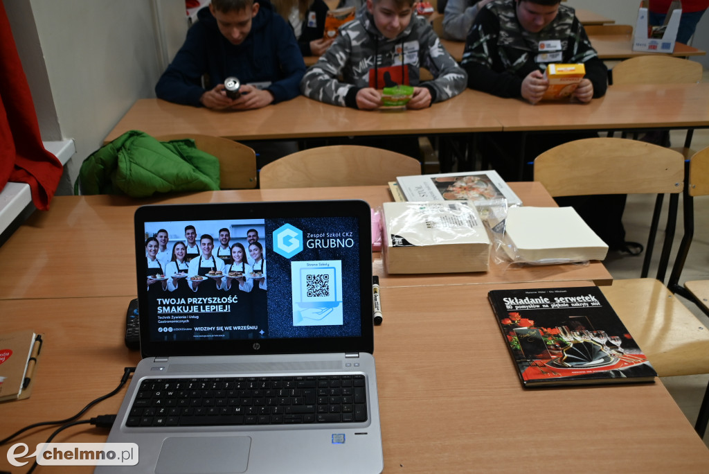 Tłumy uczniów na \