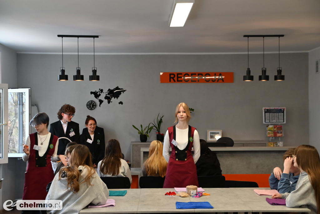 Tłumy uczniów na \