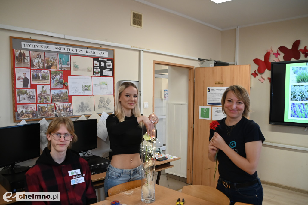 Tłumy uczniów na \