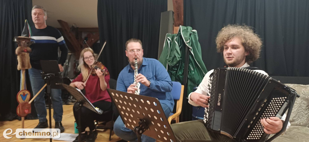 Dołącz do zespołu ludowego w Unisławiu