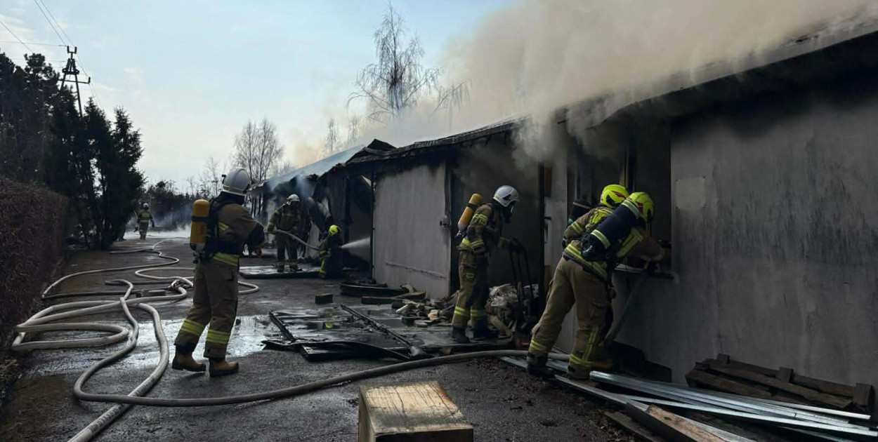 Kłęby dymu widoczne z daleka - groźny pożar w Chełmnie