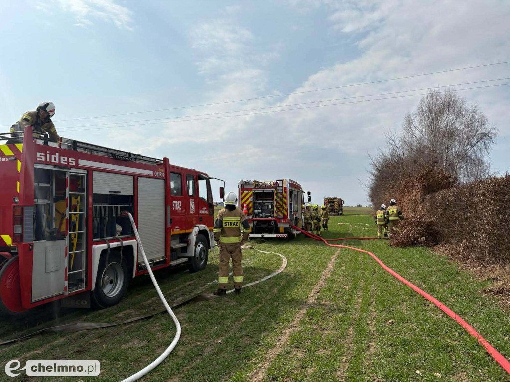 Kłęby dymu widoczne z daleka - groźny pożar w Chełmnie