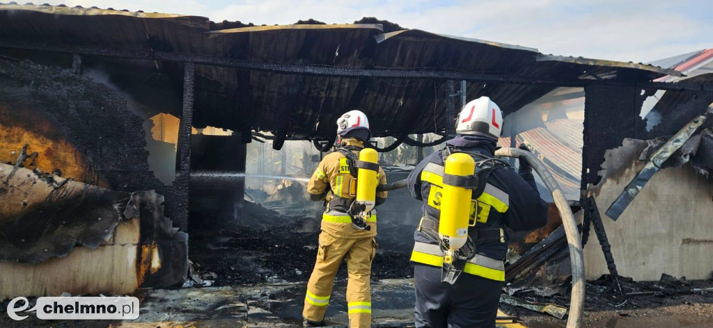 Kłęby dymu widoczne z daleka - groźny pożar w Chełmnie
