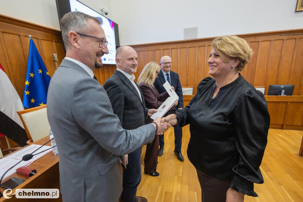 Nowe umowy FEdKP – projekty, na które czekają lokalne społeczności