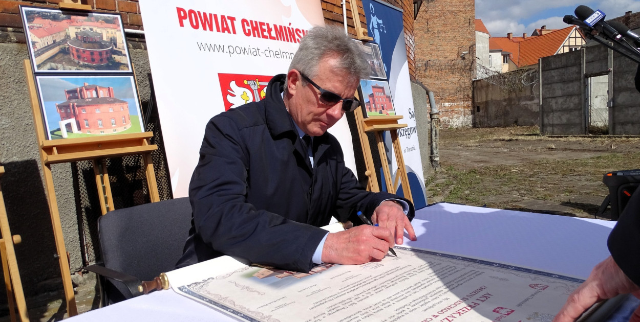 Starosta przekazał klucze do aresztu śledczego