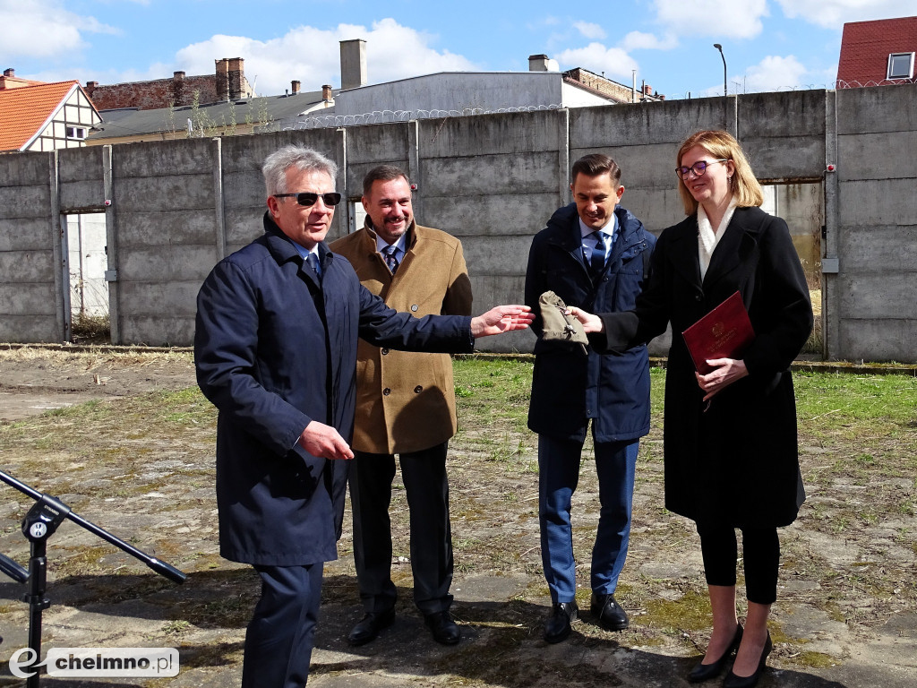 Starosta przekazał klucze do aresztu śledczego