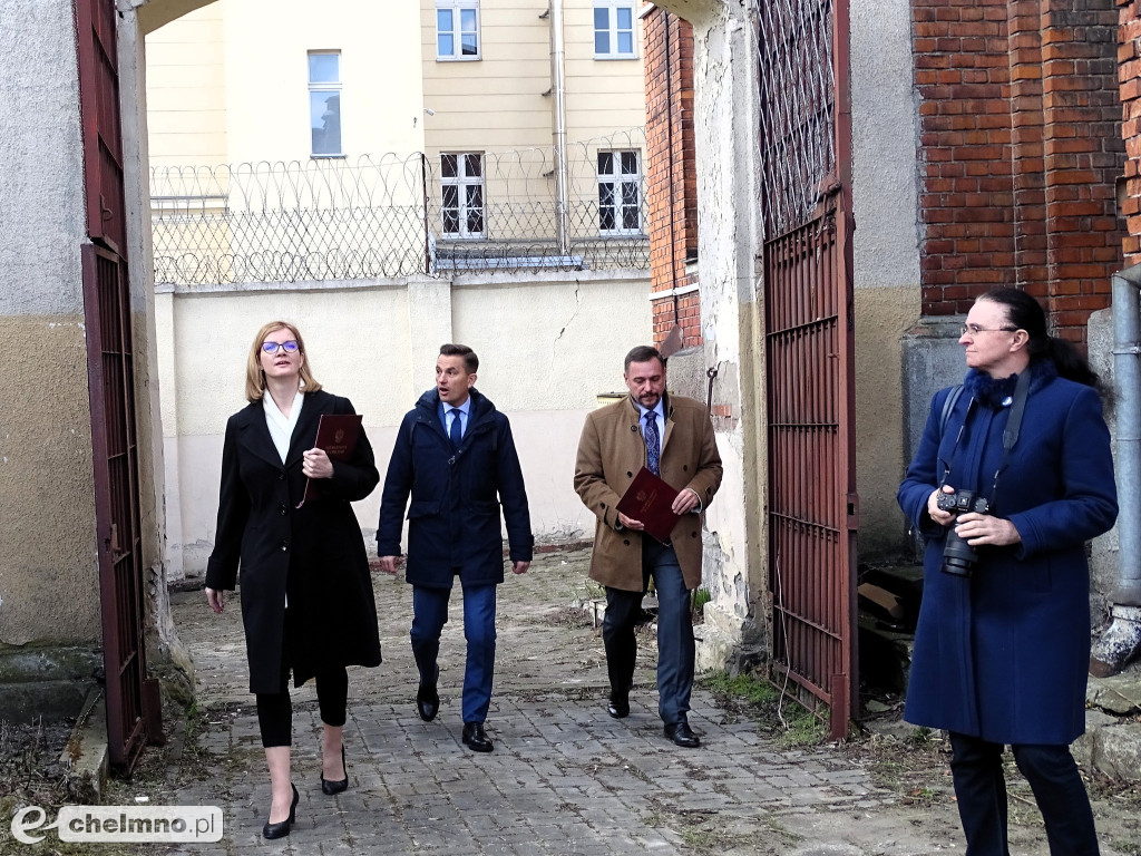 Starosta przekazał klucze do aresztu śledczego