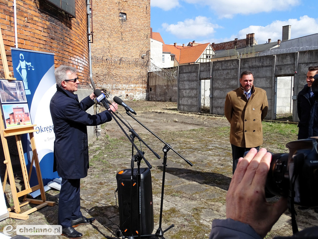 Starosta przekazał klucze do aresztu śledczego