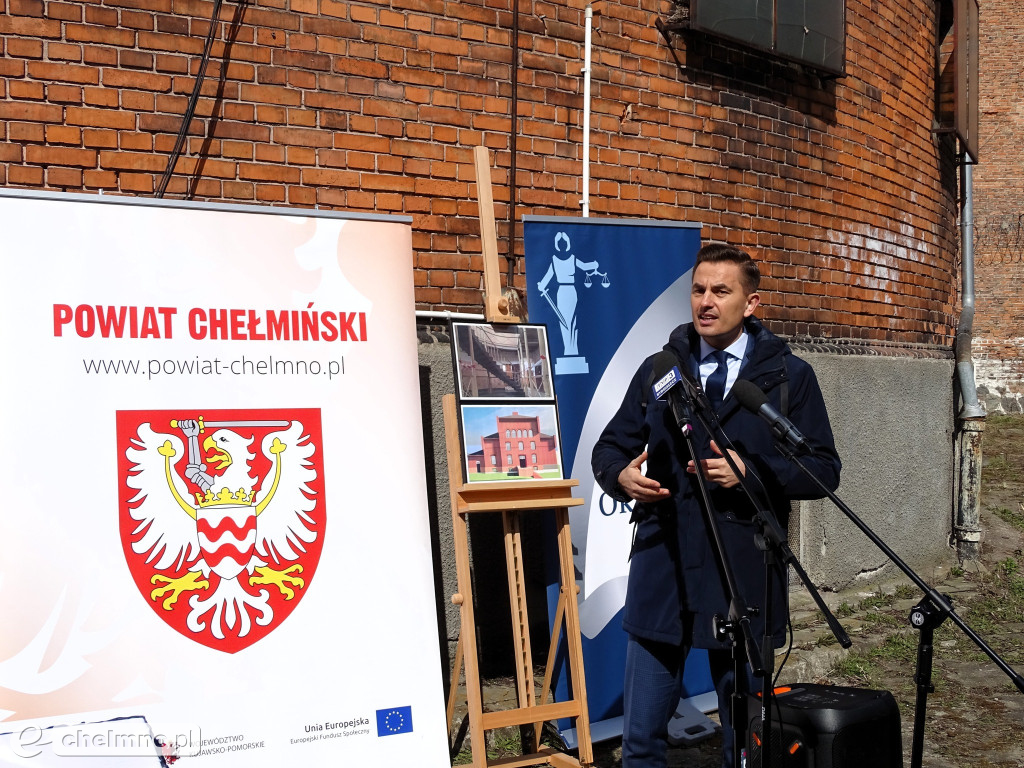 Starosta przekazał klucze do aresztu śledczego