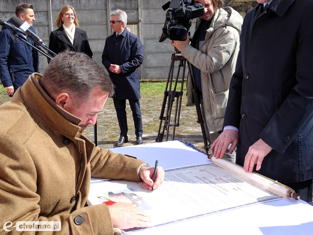 Starosta przekazał klucze do aresztu śledczego